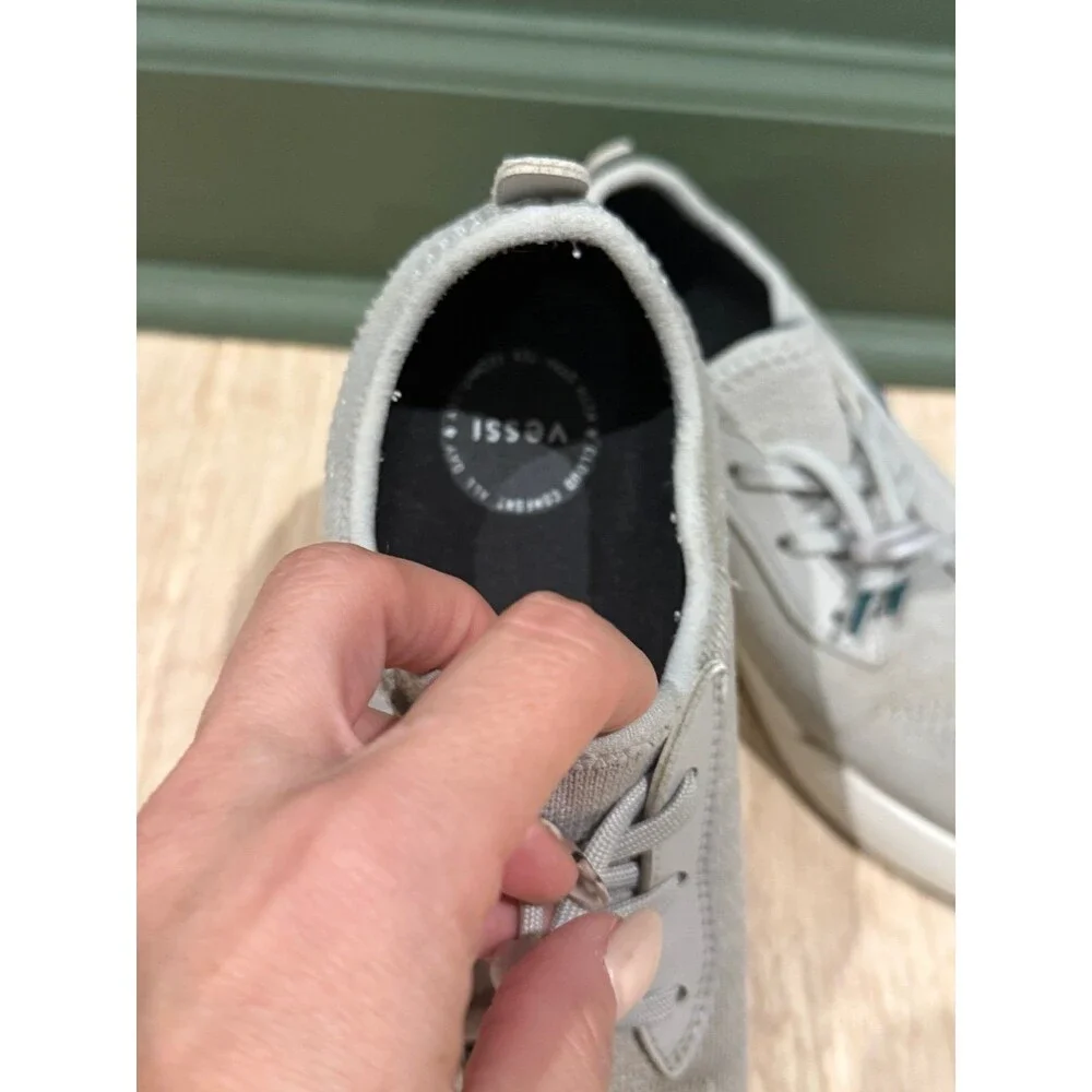 Vessie Gray Waterproof Girls Shoes size 4